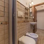 Guesthost - Borgo Pio Elegant Apartment! *