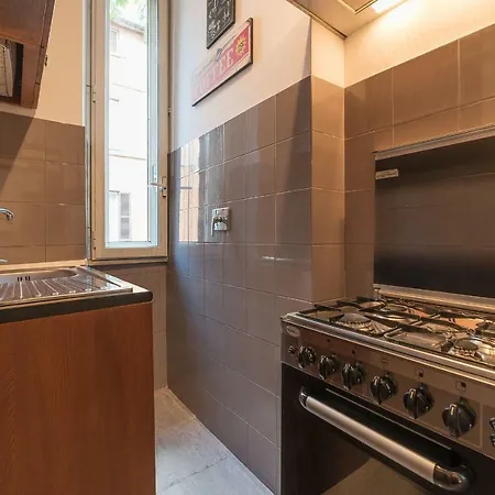 Guesthost - Borgo Pio Elegant Apartment! Апартаменты Рим