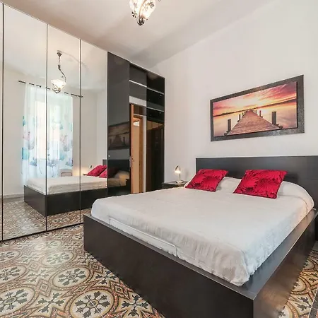 Daire Guesthost - Borgo Pio Elegant Apartment!