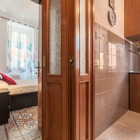 Daire Guesthost - Borgo Pio Elegant Apartment! *