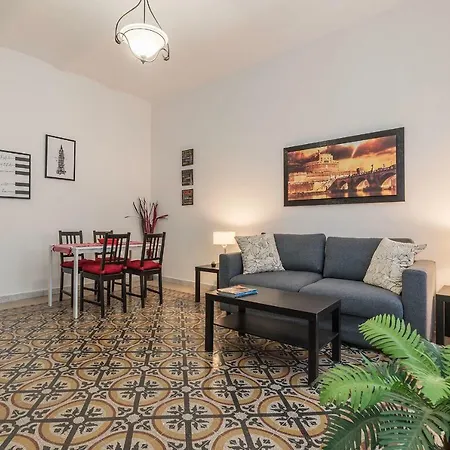 Guesthost - Borgo Pio Elegant Apartment! * ローマ